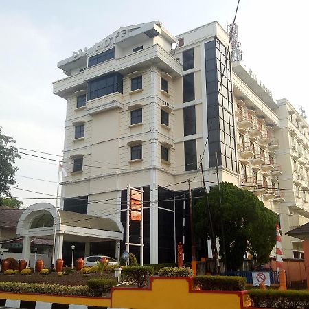 Hotel Bumi Asih Padangsidimpuan Batubelubang エクステリア 写真