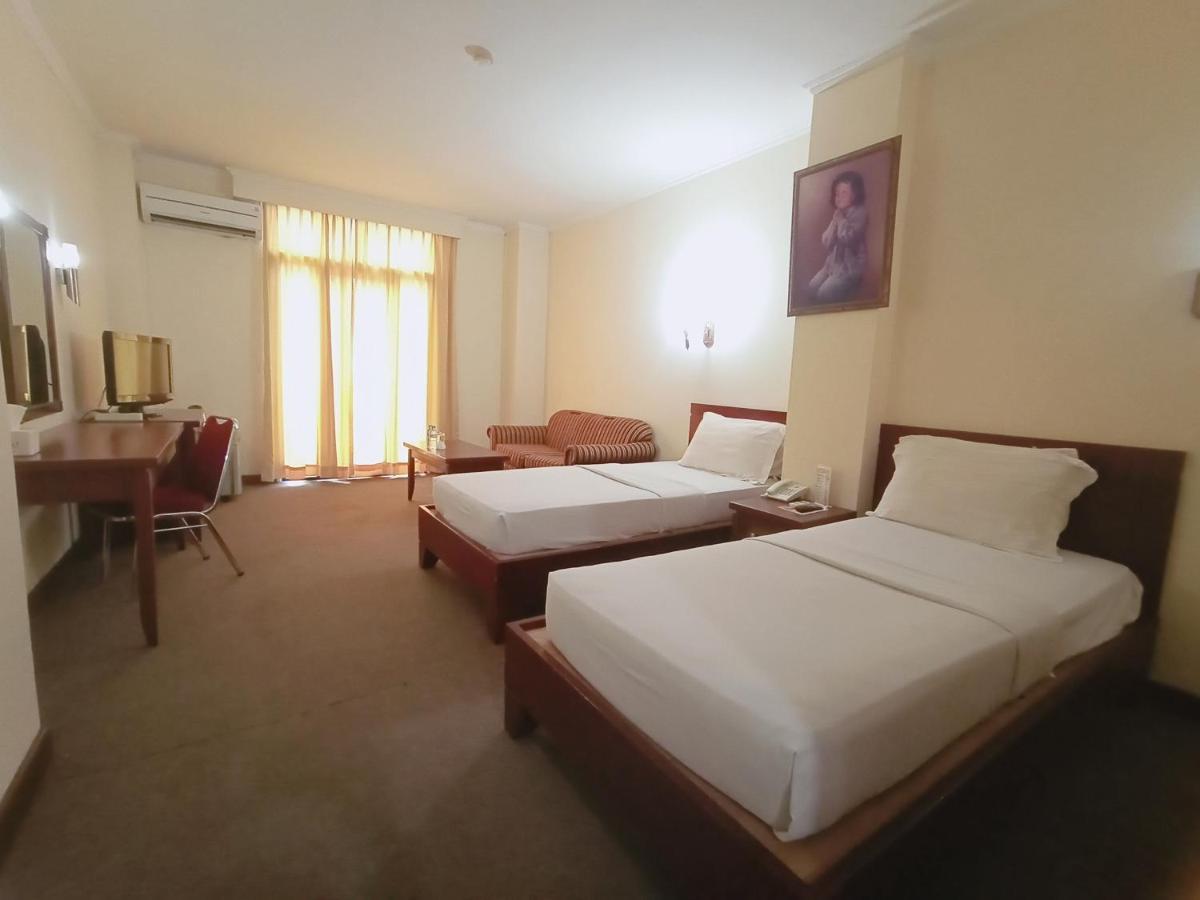Hotel Bumi Asih Padangsidimpuan Batubelubang エクステリア 写真