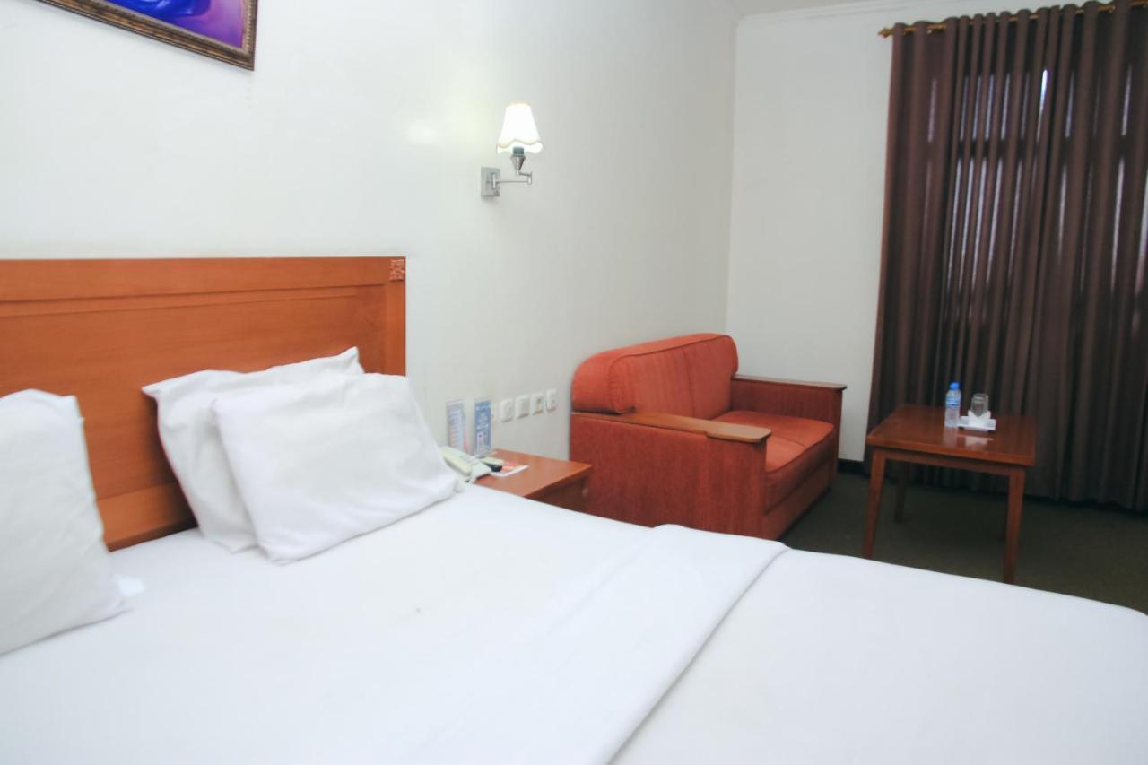 Hotel Bumi Asih Padangsidimpuan Batubelubang エクステリア 写真