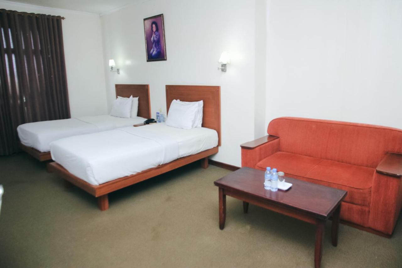 Hotel Bumi Asih Padangsidimpuan Batubelubang エクステリア 写真