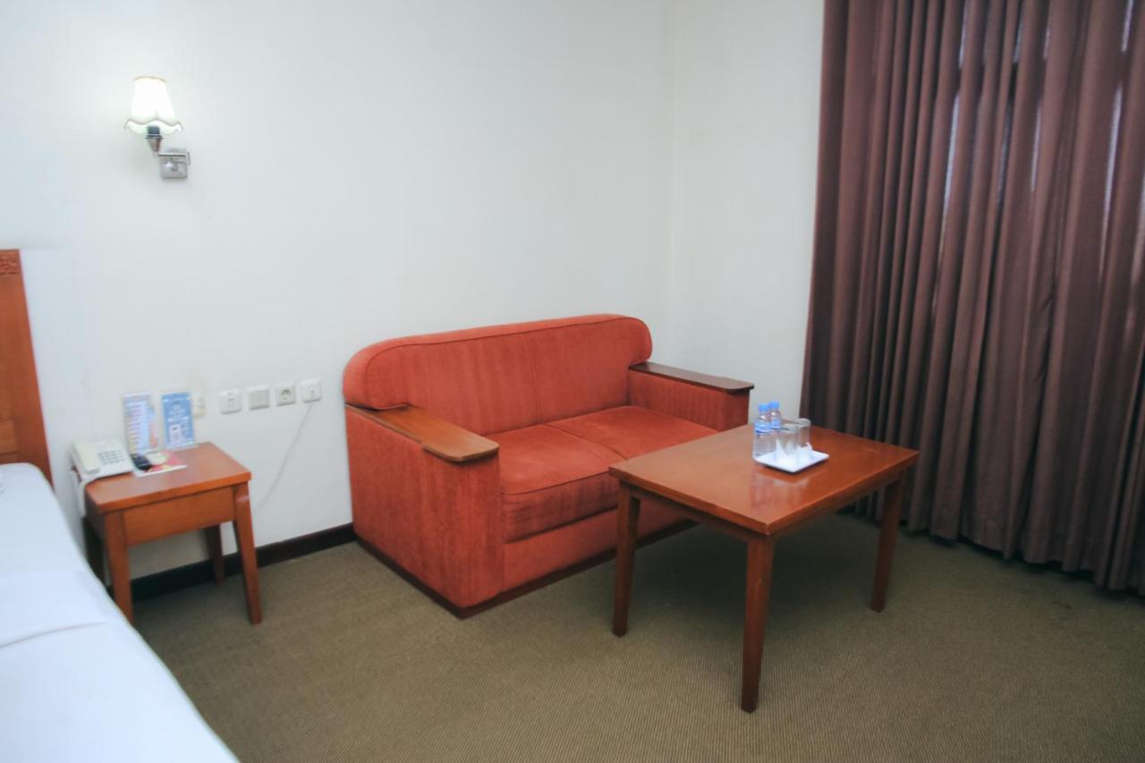 Hotel Bumi Asih Padangsidimpuan Batubelubang エクステリア 写真
