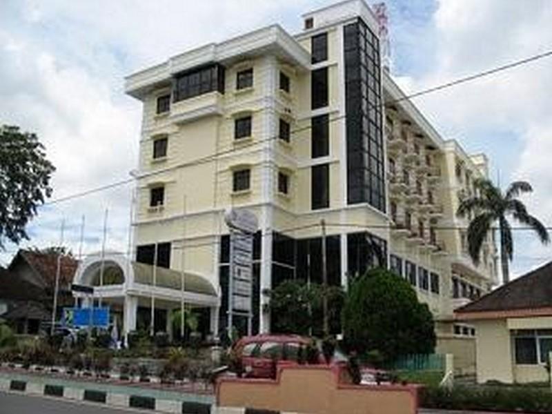 Hotel Bumi Asih Padangsidimpuan Batubelubang エクステリア 写真