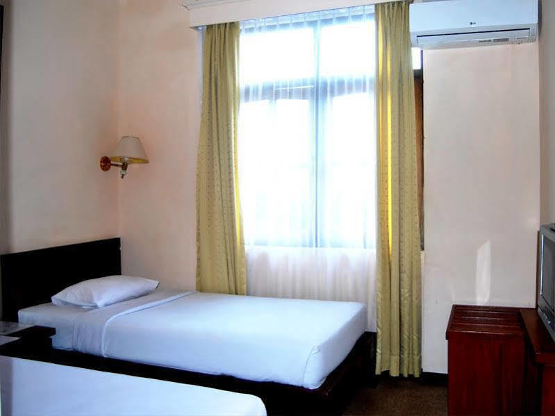 Hotel Bumi Asih Padangsidimpuan Batubelubang エクステリア 写真