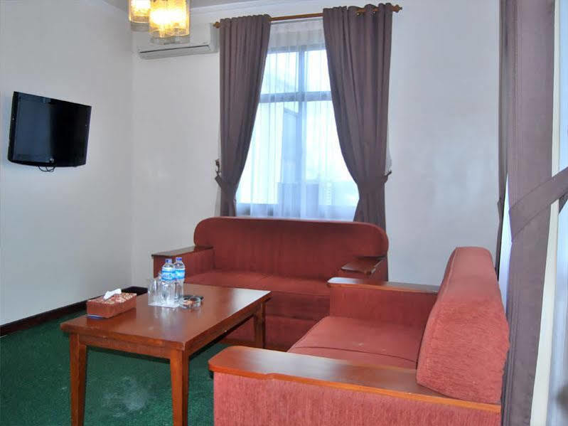 Hotel Bumi Asih Padangsidimpuan Batubelubang エクステリア 写真